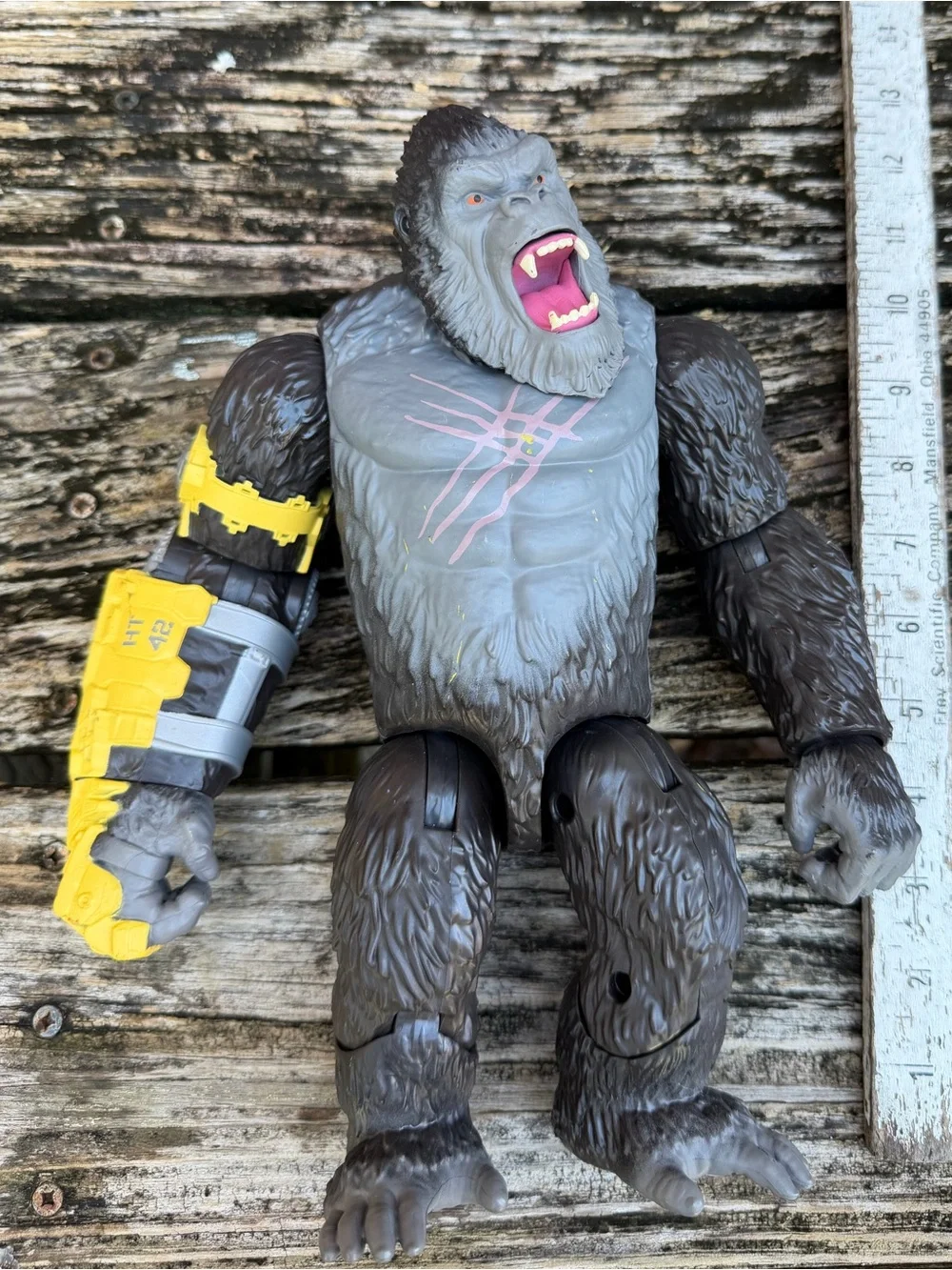 Playmates Godzilla X Kong Movie Giant Kong 11 inch Figure w/B.E.A.S.T Glove A2